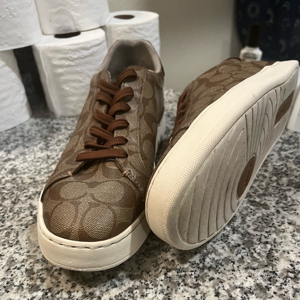 8.5 men’s Coach shoes